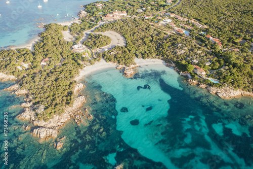 Vista aerea della spiaggia di San Teodoro in Sardegna. Il mare la costa e le spiagge più belle