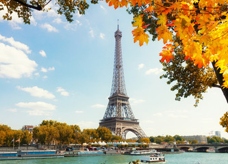 Poster Eiffelturm Eiffelturm an der Seine im Herbst  © neirfy