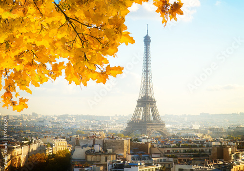 eiffel tour and Paris cityscape in sunny autumn day, France