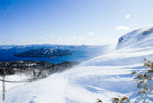 冬の美幌峠からの屈斜路湖（北海道） © tatsuo115