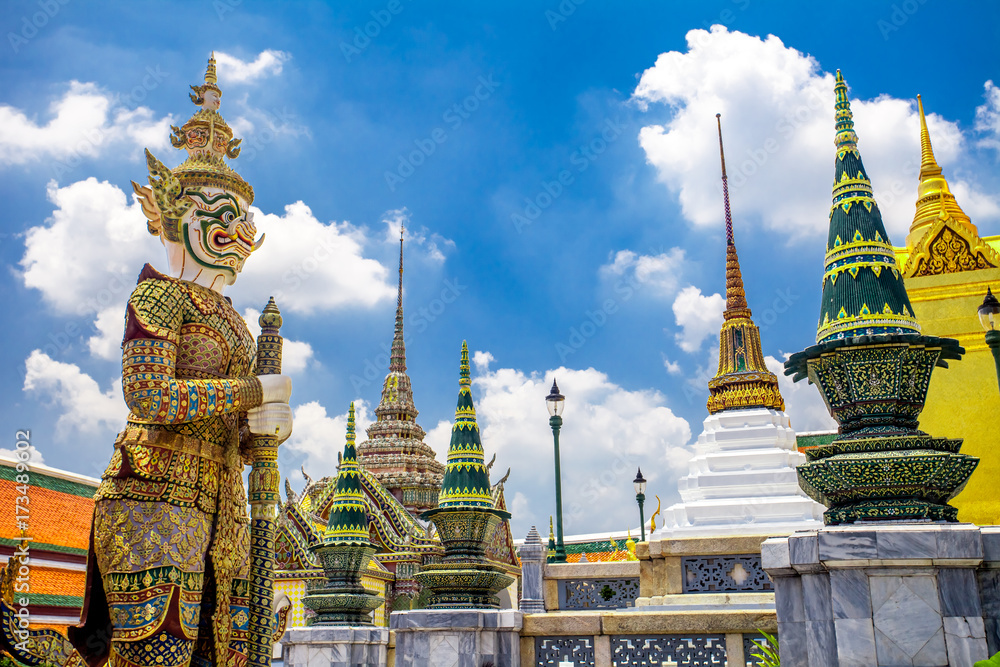 Naklejka premium Wat Phra Kaew, Temple of the Emerald Buddha with blue sky Bangkok, Thailand. Royal Grand King Palace - Beautiful Landmark of Asia, architecture, golden decoration. Landscape of the capital city