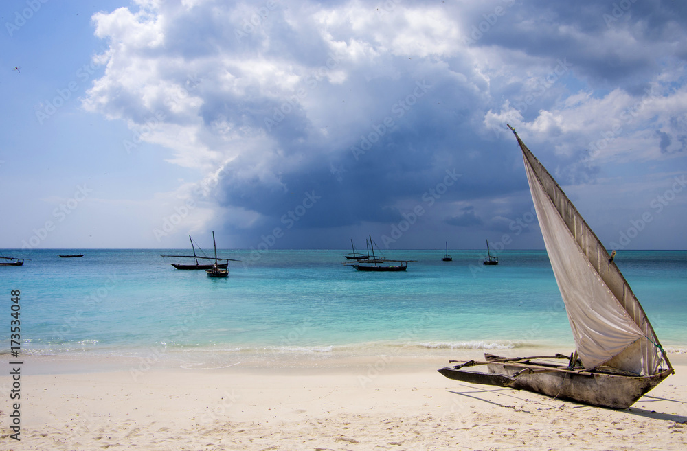 Obraz premium Traditional wooden sailing boats in Africa. Dhow.