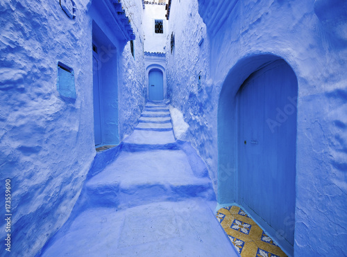 Blue door in Blue city Chefchaouen © Mariana Ianovska