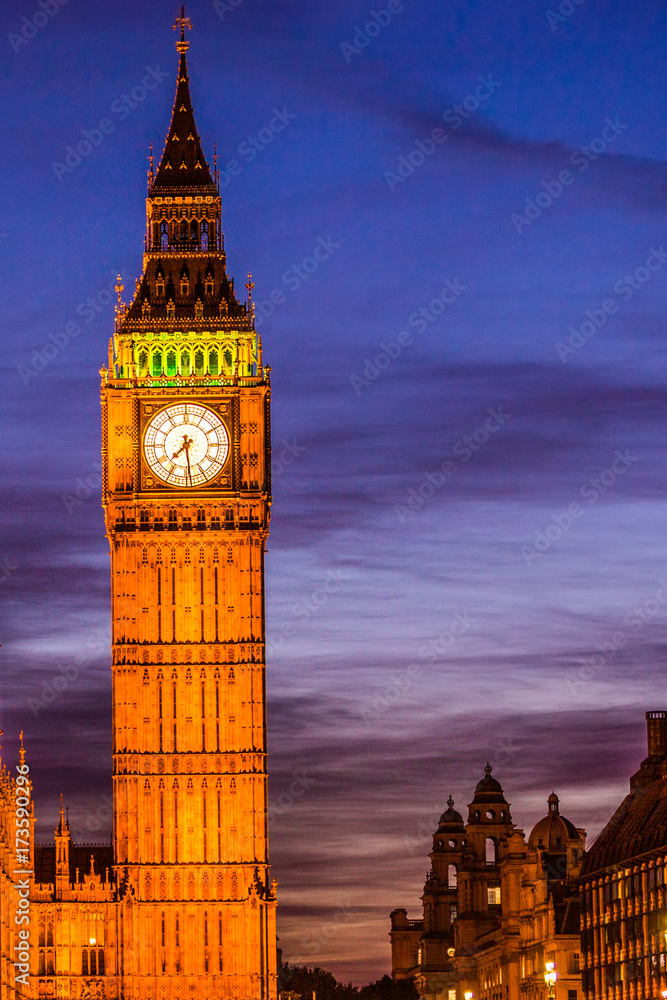 Fotka „Big Ben Clock Tower at night - London travel. Parliament house at  city of Westminster, London, England, Great Britain, UK. Europe travel  destination.“ ze služby Stock | Adobe Stock