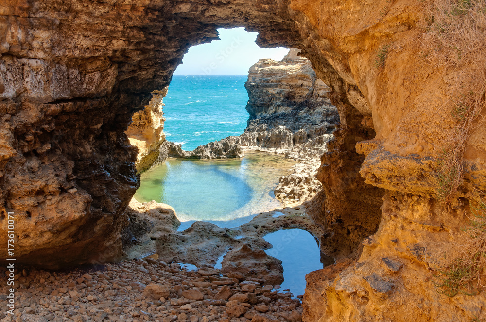 Fototapeta premium Arch and rock pools at the Grotto - Port Campbell, Victoria, Australia