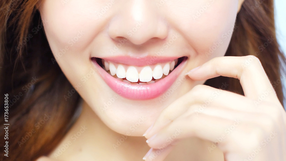 Fototapeta premium beauty woman smile happily
