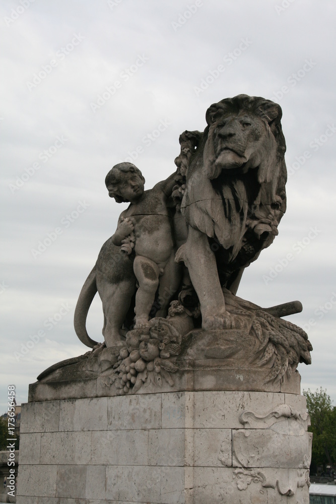 posąg lew