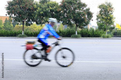 Cycling competition © zhengzaishanchu