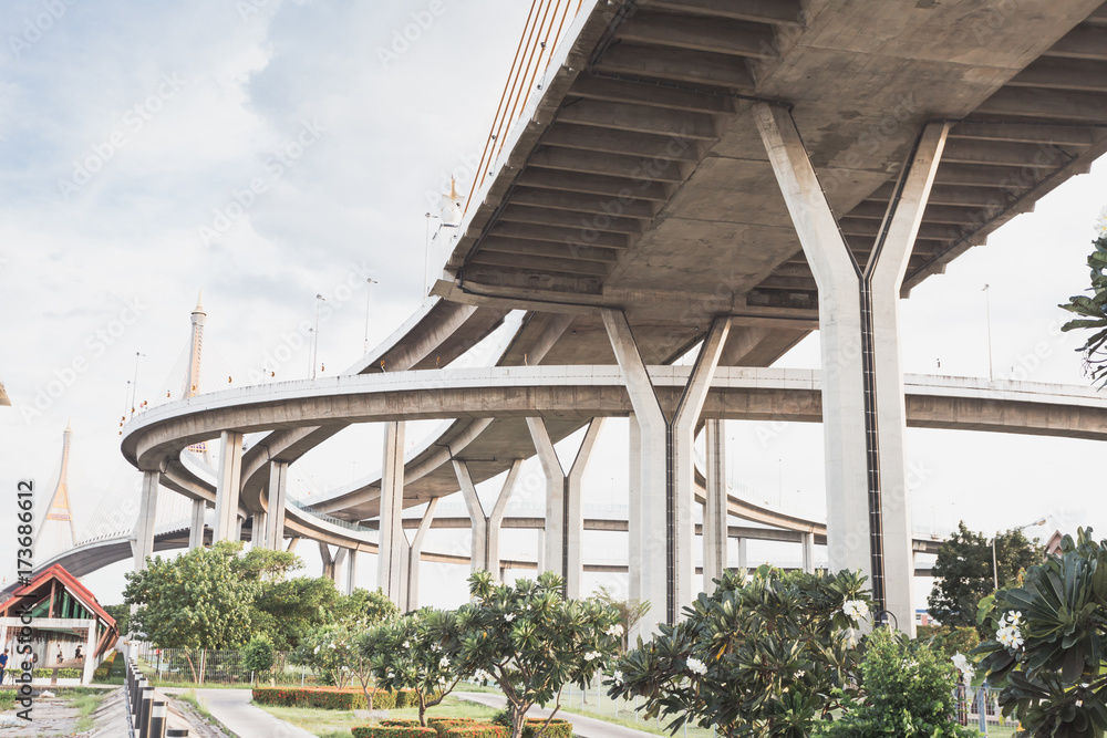 Obraz premium industry construction picture image under bridge,Bhumibol Bridge bangkok Thailand