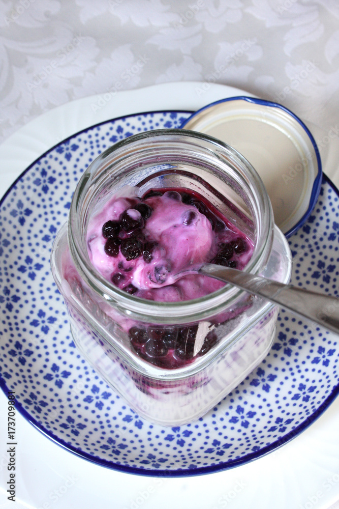 Hausgemachter Heidelbeerjoghurt Hausgemachter Heidelbeerjoghurt