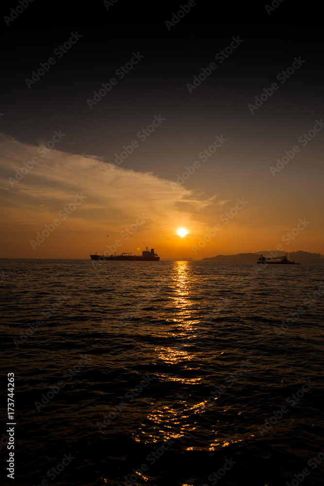 Fototapeta premium Sunset at the harbor