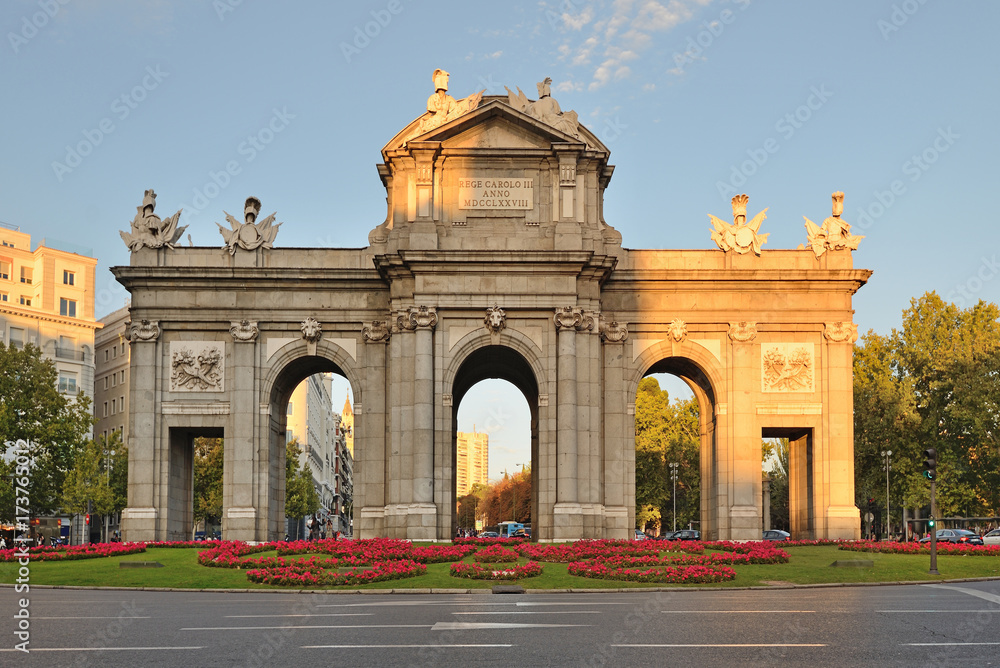 Obraz premium Puerta de Alcalá, Madrid, Spain