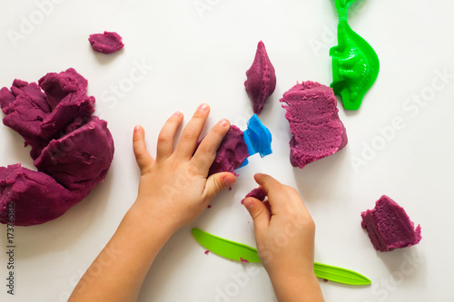 Fototapet Child's hands with colorful clay