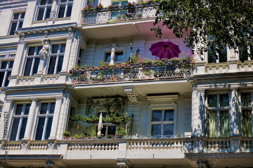 Obraz na płótnie Sanierter Altbau w salonie