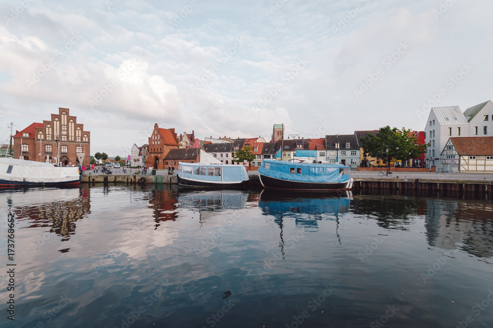 Fototapeta premium view of buildings at waterfront