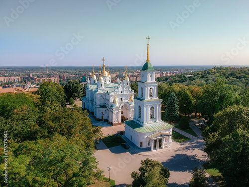 Foto Aerial view on Holy Dormition cathedral in Poltava, Ukraine