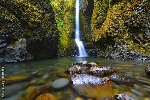 Beautiful Oneonta Falls in Columbia River Gorge, Oregon Fototapet