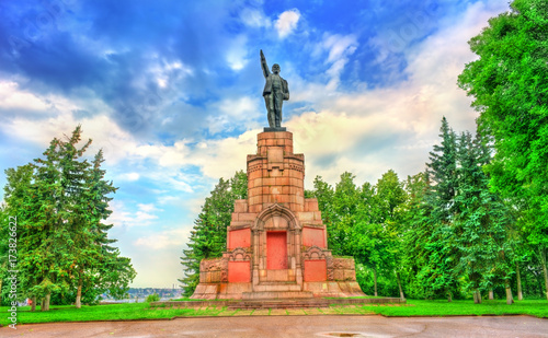 Quadro em tela Soviet monument to Vladimir Lenin in Kostroma, Russia