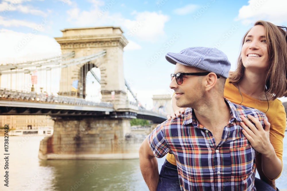 Fototapeta premium Young romantic couple in Budapest, Hungary