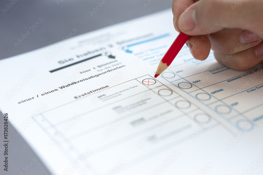 Voting on a Ballot in Germany, Wahlzettel zur Landtagswahl Bundestagswahl 2018 2017 ausfüllen, Wählen, Kreuz Voting on a Ballot in Germany, Wahlzettel zur Landtagswahl Bundestagswahl 2018 2017 ausfüllen, Wählen, Kreuz
