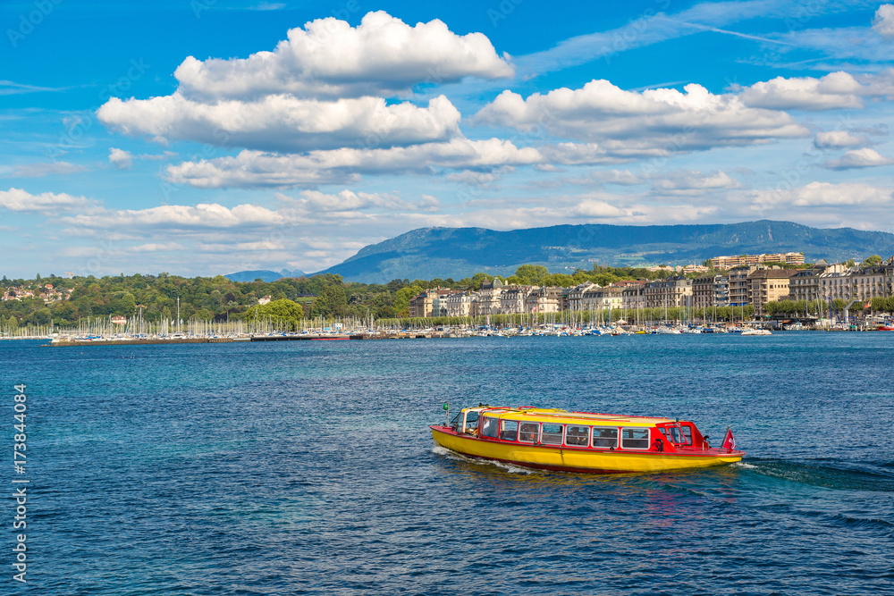Fototapeta premium Geneva lake and Jet fountain in Geneva