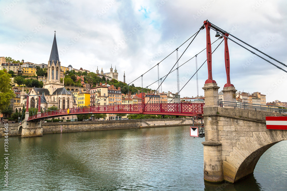 Fototapeta premium Footbridge in Lyon, France