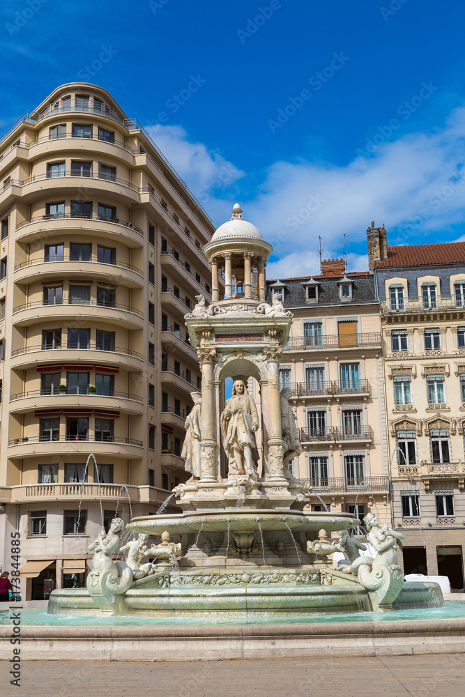 Fototapeta premium Fountain on Jacobin's square in Lyon
