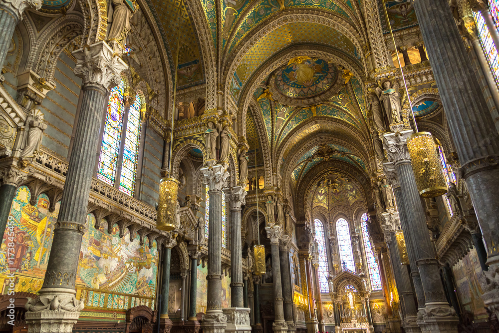 Fototapeta premium Notre Dame de Fourviere in Lyon