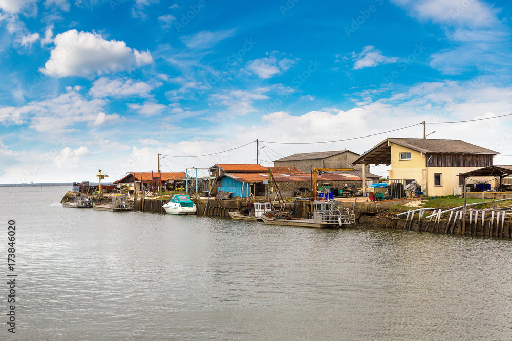 Naklejka premium Oyster village in Arcachon Bay