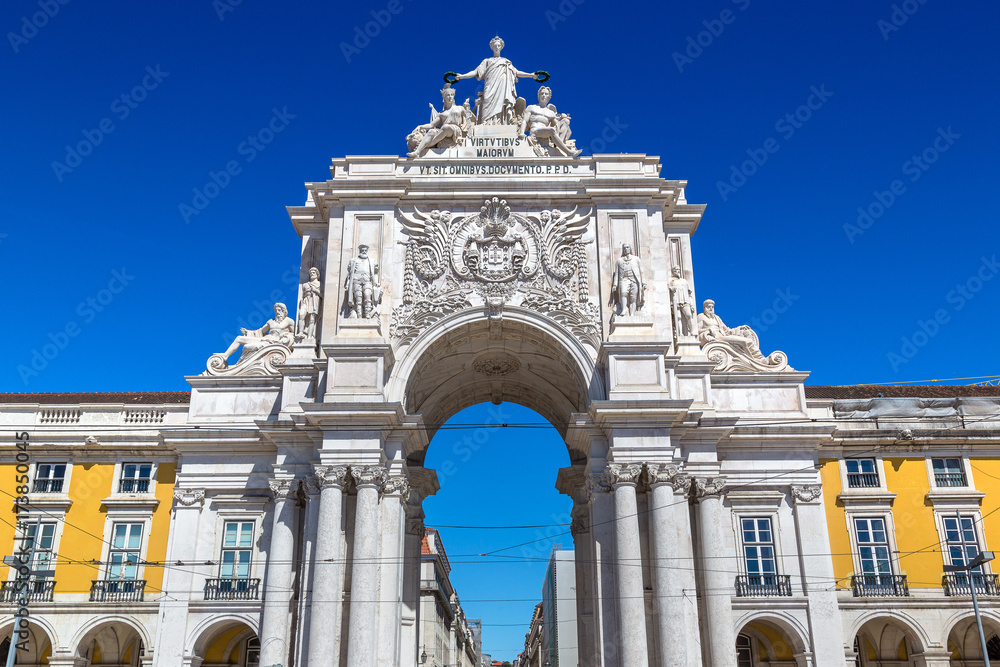 Obraz premium Triumphal arch in Lisbon