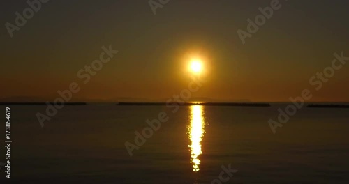 Wallpaper Mural 日本の夜明けを島から撮影① Torontodigital.ca