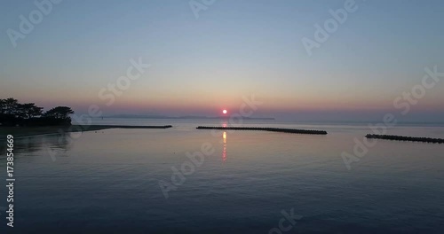 Wallpaper Mural 日本の夜明けを島からドローンで空撮⑪ Torontodigital.ca