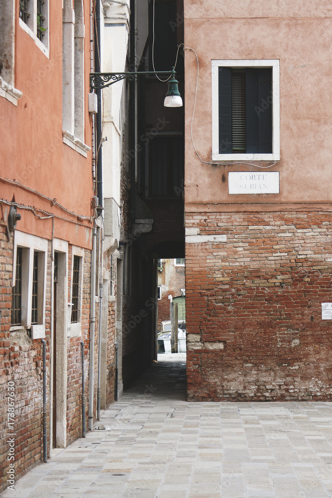 Fototapeta premium Venice Alley 