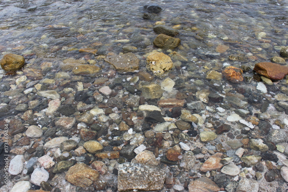 Piedras de mar en la costa Puerto Vallarta