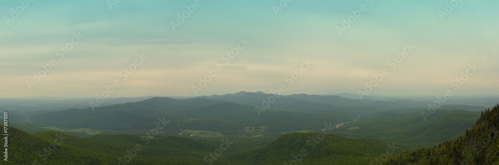 Obraz premium great view from mont sutton in quebec