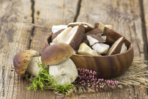 Fototapeta fresh mushrooms in a bowl