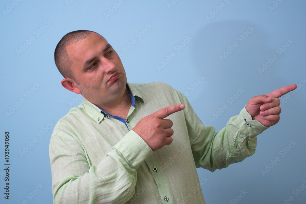 Naklejka premium Shows finger direction