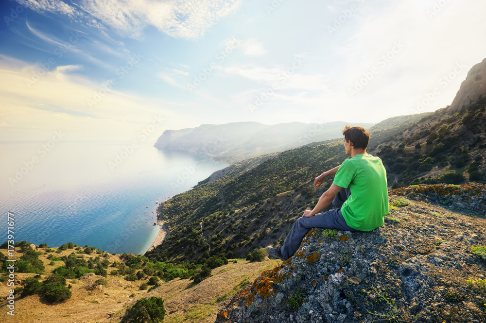 Naklejka premium Traveler relax on the mountain edge. Nature and adventure composition