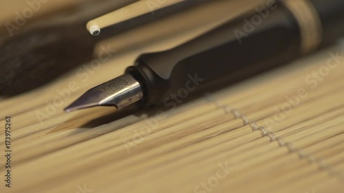 Stylo à plume avec mouvement de lumière