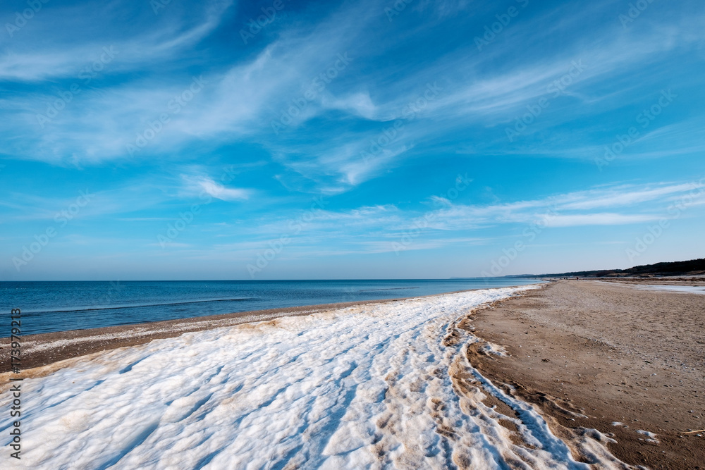 Ostseestrand im Winter