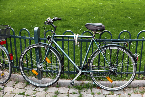 Valokuva bike at the fence