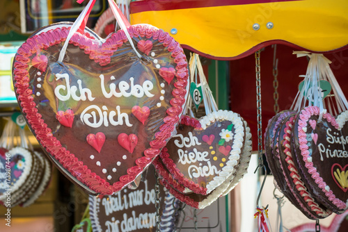 Lebkuchen Herzen auf einem Volksfest, Deutschland photo