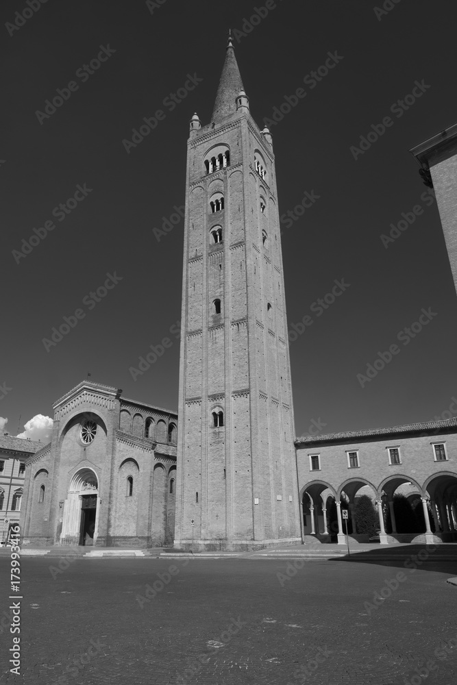 Obraz premium Forli (Italy): Aurelio Saffi square with church of San Mercuriale
