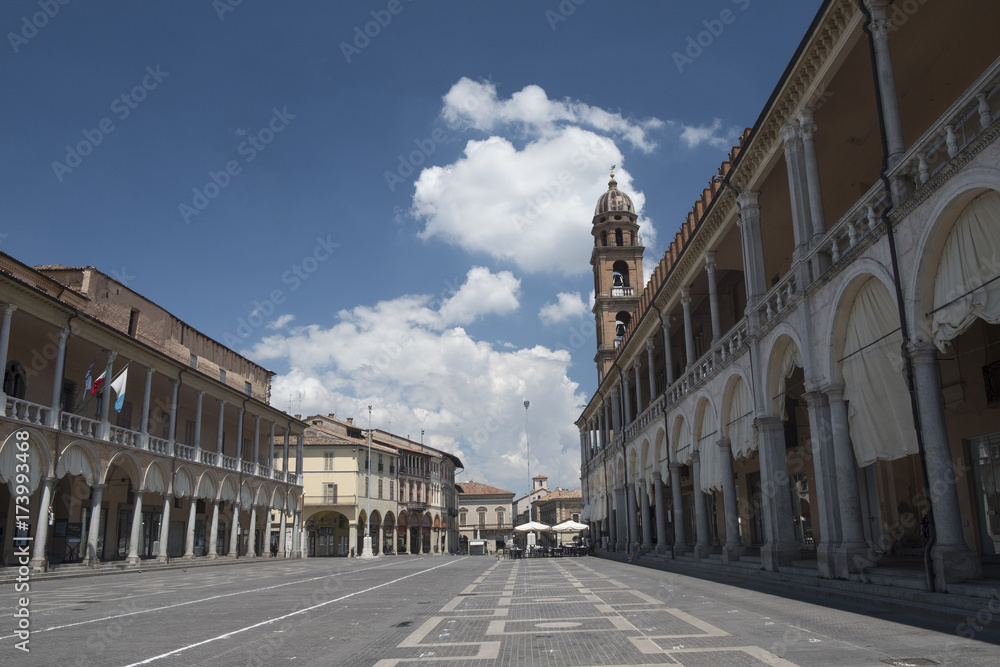 Obraz premium Faenza (Italy): historic buildings in Piazza del Popolo