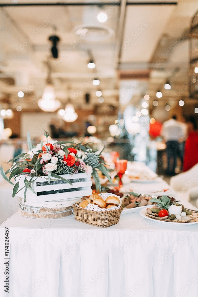 Naklejka premium wedding table decor newlyweds, details with blurred background