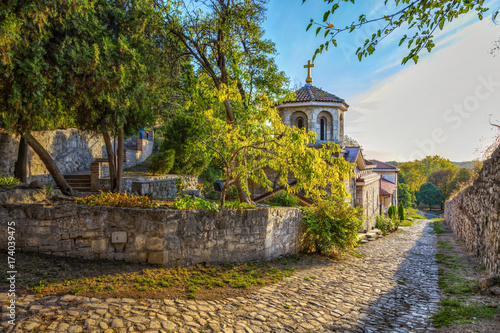 Obraz na płótnie Pathway to the church of St. Petka at Kalemegdan, HDR image. w salonie