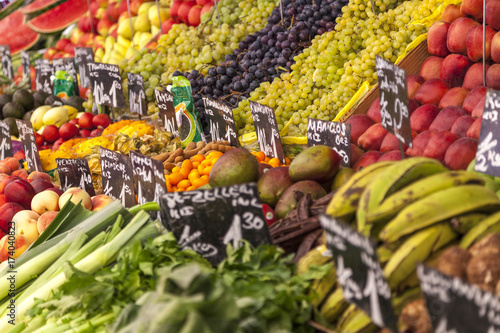 Obst und Gemüse auf einem Markt