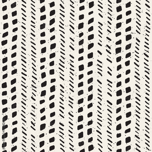 Seamless pattern with hand drawn brush strokes. Ink doodle grunge illustration. Geometric vector pattern.