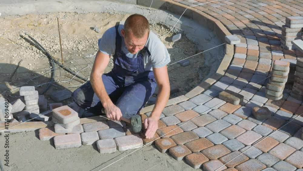 Laying stone pavers master Laying stone pavers master
