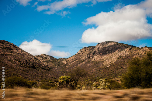 Montañas en la naturaleza. Cielo despejado al medio día. paisaje natural cerca de San Luis Potosí Mexico